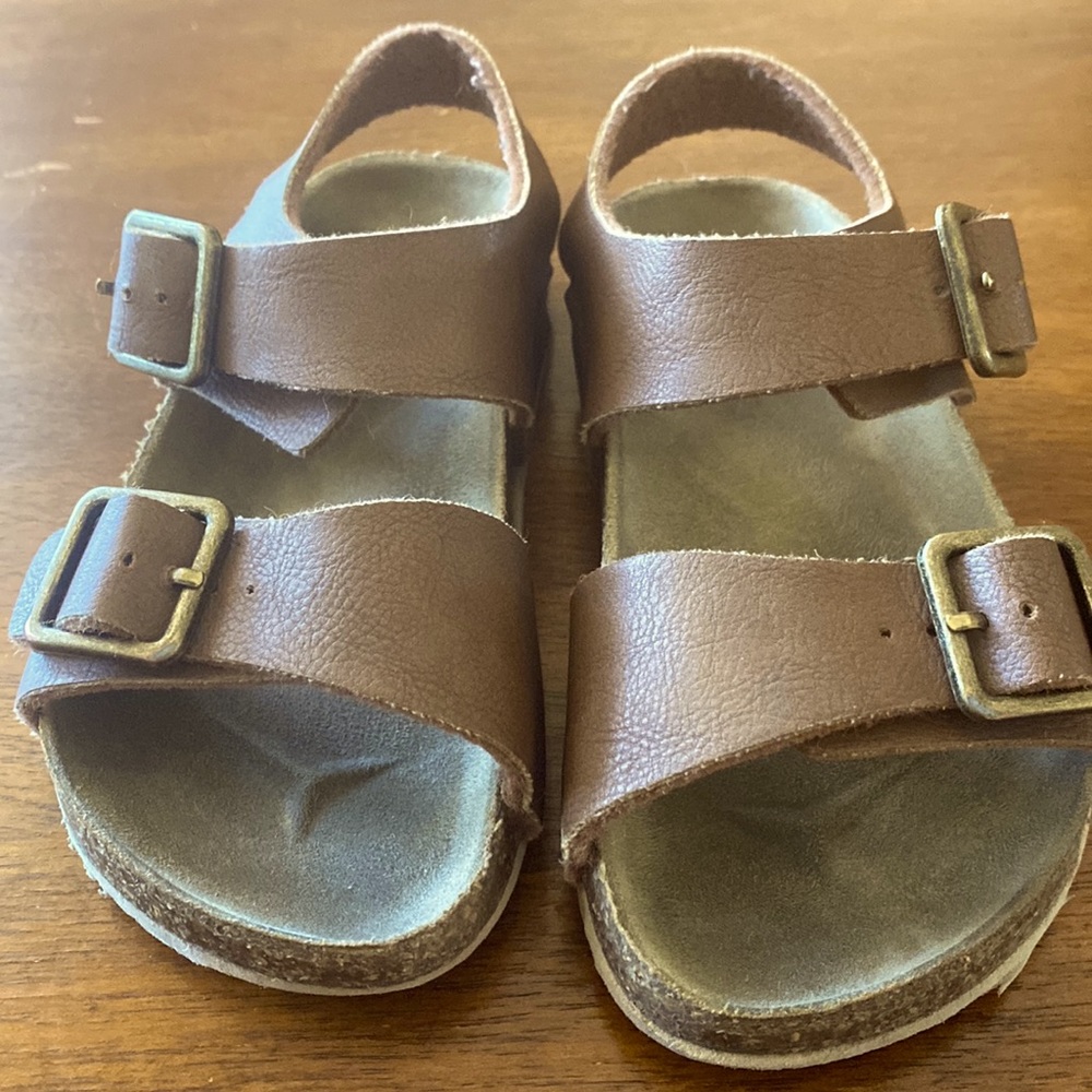 Pre worn boys sandals size (8) child
